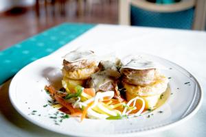 Makanan di atau berdekatan hotel
