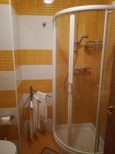 Et badeværelse på Albergo Girasole Frontemare