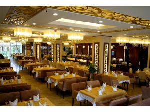 En restaurant eller et spisested på Ankawa Royal Hotel & Spa