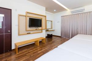 TV a/nebo společenská místnost v ubytování 海漣天海岸民宿 & 水連天海景電梯民宿 Sea Sky Coast Homestay & Shui-lian-tian Homestay