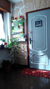 a door to a refrigerator with a sign on it at Caicai Bed And Breakfast in Saluzzo