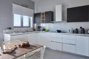 A kitchen or kitchenette at Elysium Seaview Oasis