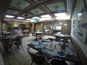 a dining room with tables and chairs in a restaurant at Hotel zum Wasserfall Garni in Oberndorf