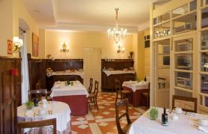 En restaurant eller et andet spisested på Apartamentos Casona de la Paca