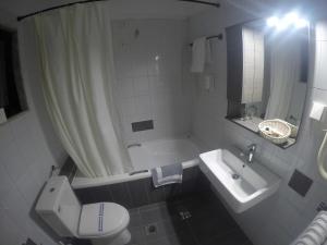 Een badkamer bij Apartment Hotel Athina