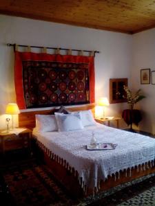 Posteľ alebo postele v izbe v ubytovaní Nightingale Cottage Pelion