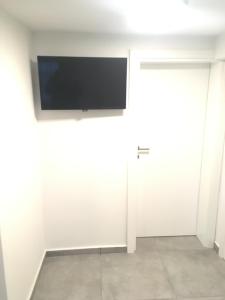 Televízia a/alebo spoločenská miestnosť v ubytovaní New Apartments