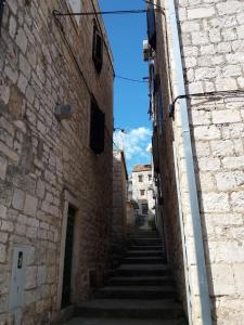 an alley with stairs in an old building at Apartment Anna Vis in Vis