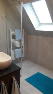 Łóżko lub łóżka w pokoju w obiekcie City Apartment Vasiri