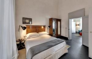 Postel nebo postele na pokoji v ubytování Palazzo Melfi