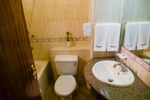 Een badkamer bij Boma Inn Nairobi