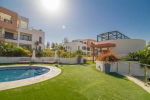 Bazén v ubytovaní Samara Marbella alebo v jeho blízkosti