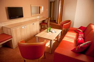 A television and/or entertainment centre at Hotel Club