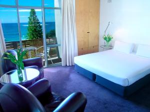 Postel nebo postele na pokoji v ubytování Dive Hotel