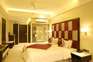 The Flora Grand, Vasco, Goa客房内的一张或多张床位