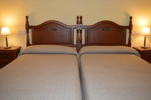 Postel nebo postele na pokoji v ubytování Hostal Revinuesa