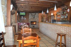 Lounge nebo bar v ubytování Hostal Revinuesa