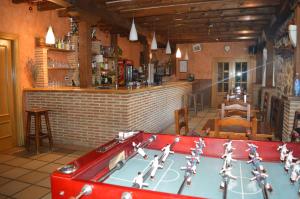 Restaurace v ubytování Hostal Revinuesa