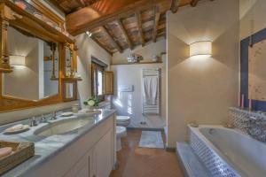 Gallery image of Villa Casalguidi by PosarelliVillas in Cantagrillo