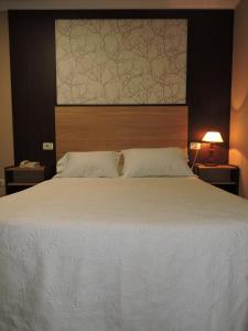 A bed or beds in a room at Cruceiro do Monte