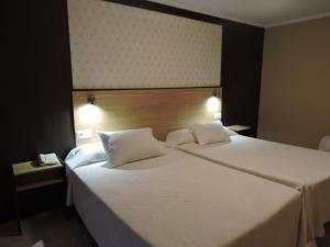A bed or beds in a room at Cruceiro do Monte