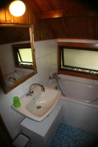 a bathroom with a sink and a bath tub at fraai chalet Barvaux in Durbuy