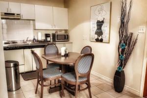 a kitchen with a table and chairs in a kitchen at Cozy Little Apartment #11 by Amazing Property Rentals in Gatineau