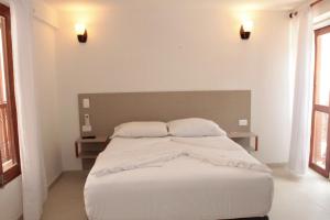 Postel nebo postele na pokoji v ubytování Akel House Hotel