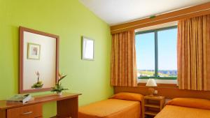 A seating area at Apartamentos Monteparaiso