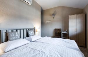 Łóżko lub łóżka w pokoju w obiekcie Apartamenty Za Murem