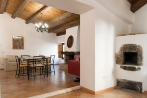 Posezení v ubytování Il Convento sul Gizio + 20 fotografií