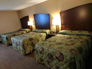 Posteľ alebo postele v izbe v ubytovaní Luxury Inn