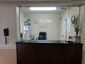 a reception desk in a hospital room with a mirror at Luxury Inn in Collingwood