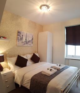 A bed or beds in a room at Grand Pier Guest House 