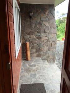 a stone shower with a stone wall at Cabañas las Bandurrias in Puerto Varas