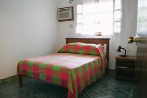 En eller flere senge i et værelse på Casa Jaguar