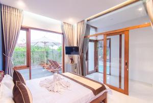 Giường trong phòng chung tại Green World Hoi An Villa