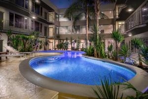 Bazén v ubytování BEST WESTERN PLUS Travel Inn nebo v jeho okolí