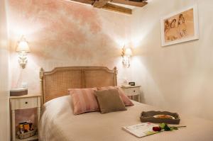 a bedroom with a bed with a painting on the wall at Le Merlot du Marais in Paris