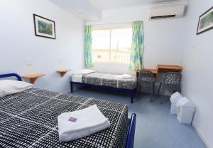 Katil atau katil-katil dalam bilik di YHA Cairns Central