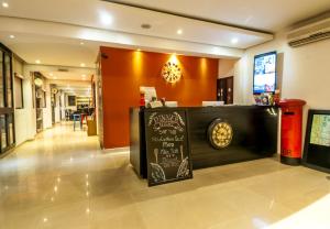 The lobby or reception area at Clock Inn Colombo