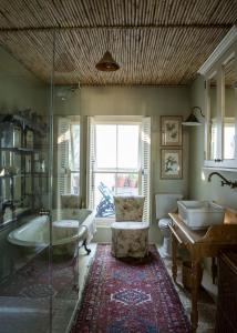 Ένα μπάνιο στο Vredenhof Farm Cottage