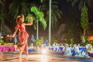 Hosté ubytování Coral Hotel Bangsaphan + 22 fotografií