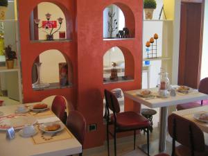 A seating area at Villa Lauda B&B
