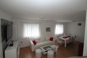 Televízia a/alebo spoločenská miestnosť v ubytovaní Holiday Home Dalija