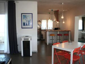 a kitchen and dining room with a table and chairs at BnB Anacleto in Bassacutena