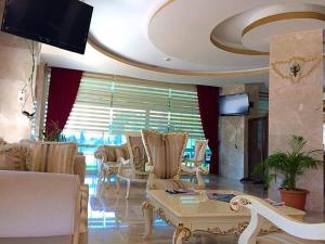 Posezení v ubytování Grand Ezel Hotel
