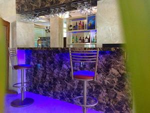 Lounge nebo bar v ubytování Grand Ezel Hotel