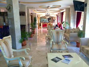 Posezení v ubytování Grand Ezel Hotel