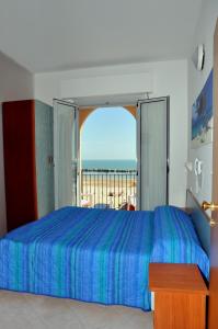 Postel nebo postele na pokoji v ubytování Hotel Holiday Beach